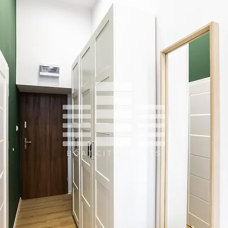 Boat Aparts - Dworzec Fabryczna 3*