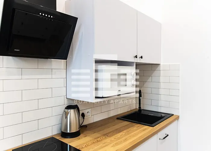 Boat Aparts - Dworzec Fabryczna 3*